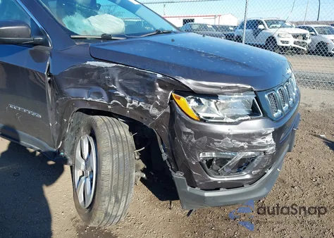 2018 Jeep Compass Latitude 4X4 из США, поврежденный, VIN 3C4NJDBB3JT103703